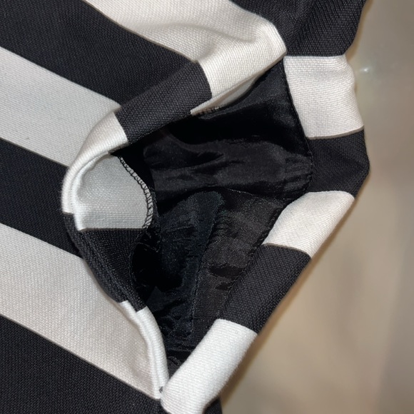 Miss Selfidge Sleeveless Dress with Pockets. Black and White Striped. Size 4. - Picture 10 of 12